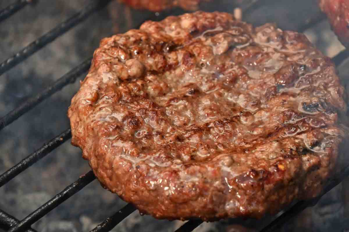 hamburger sulla griglia