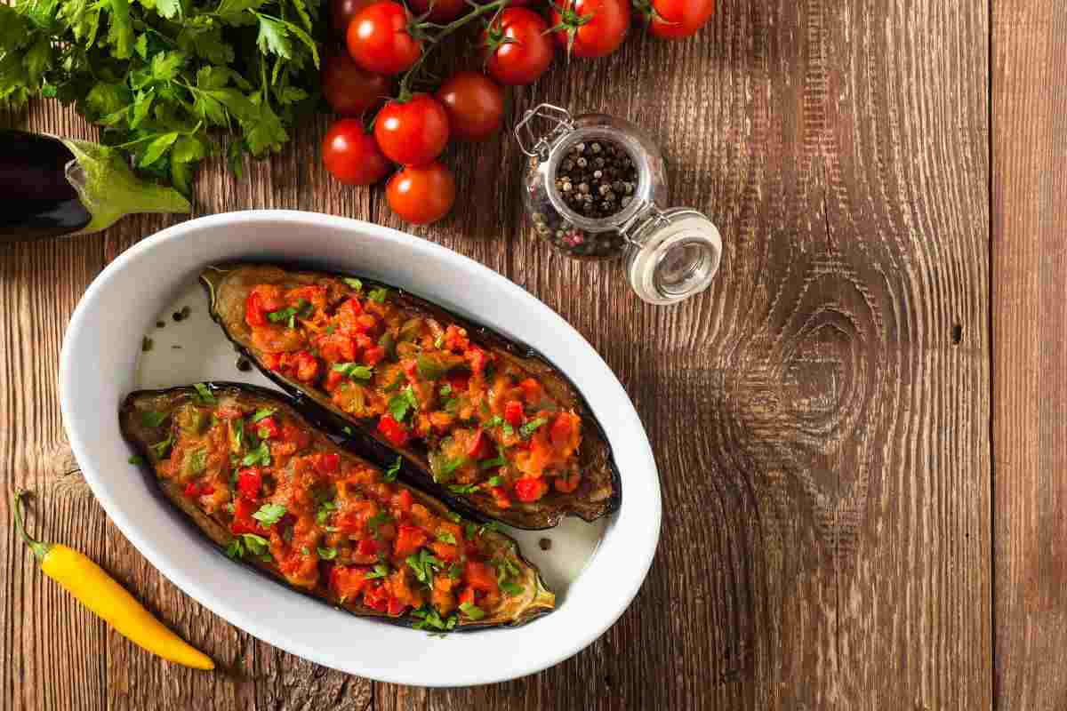 ricetta napoletana melanzane a barchetta