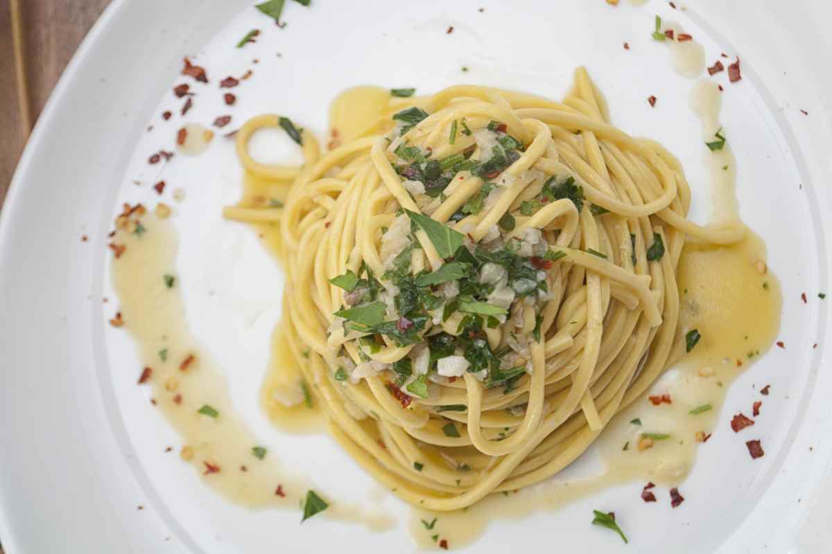 Spaghetti aglio olio e peperoncino