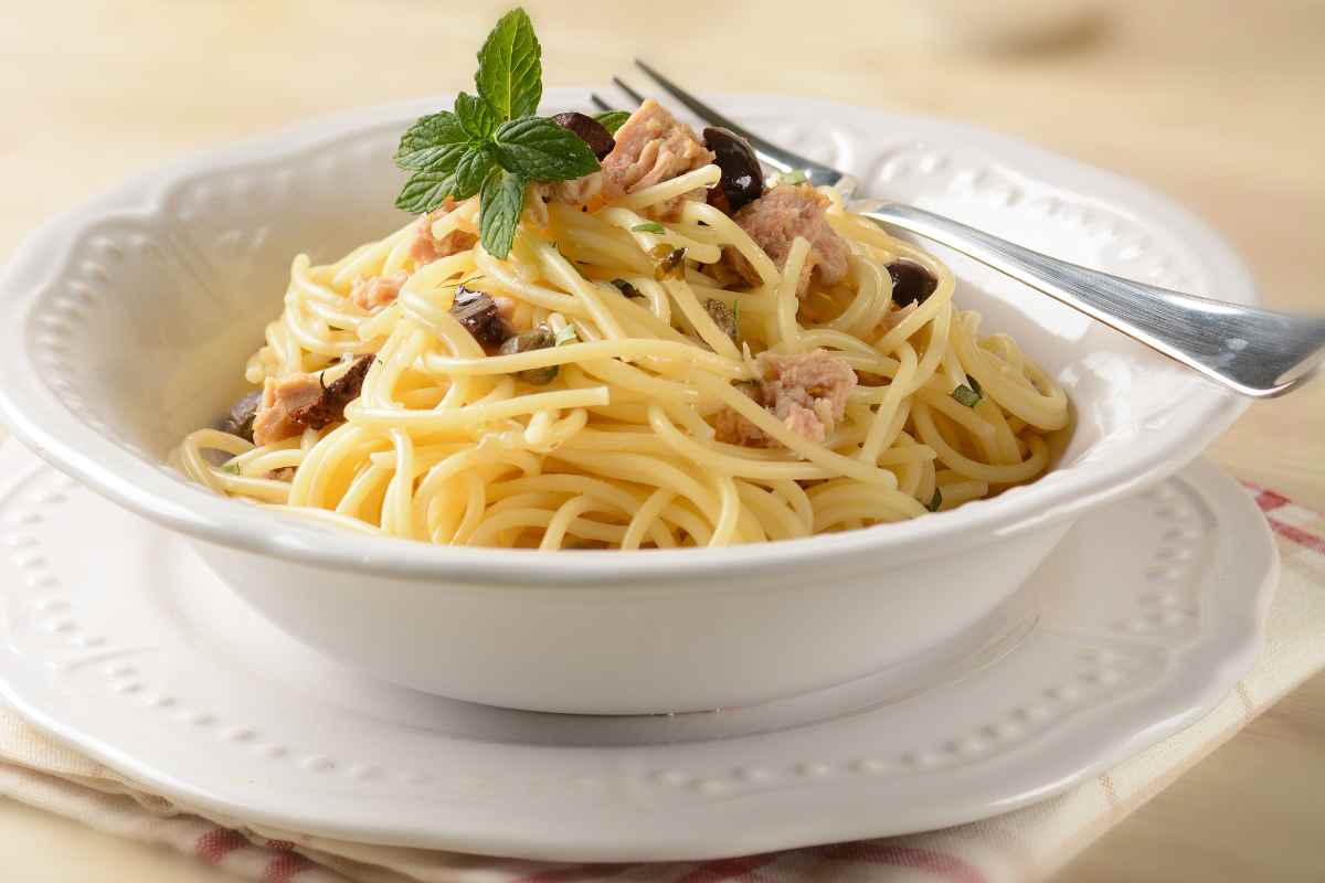 Ricetta speghetti tonno olive