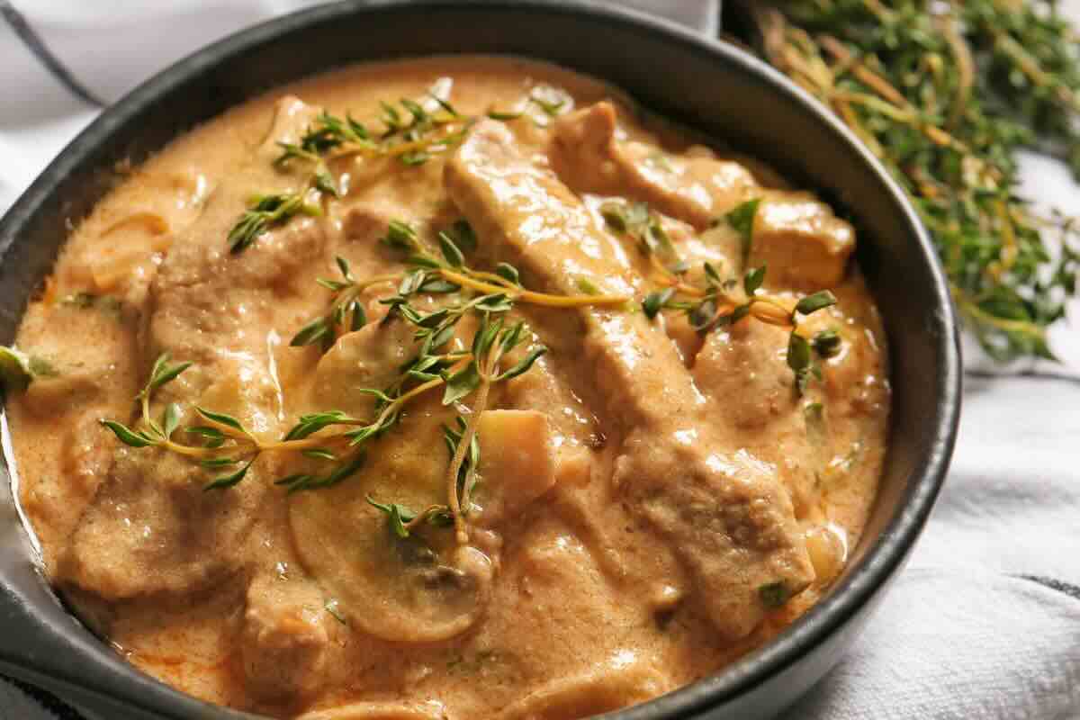 Manzo alla Stroganoff con i fughi freschi di settembre