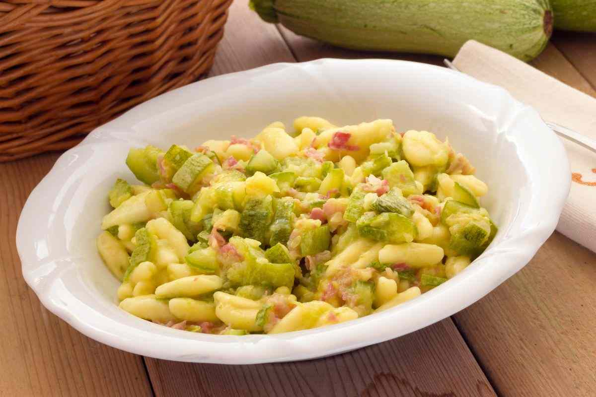 pasta e zucchine ingrediente cremosa